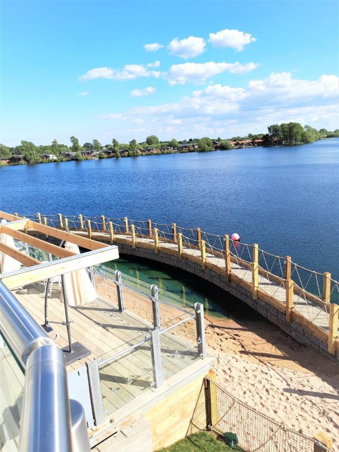 Luxury 2019 8 Berth Caravan With Hot Tub @ Tattershall Lakes Экстерьер фото